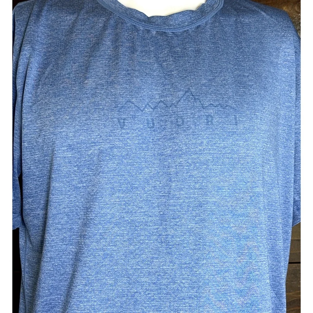 Vuori Tradewind Performance Shirt Mountain Logo Short Sleeve Blue Heather Mens L